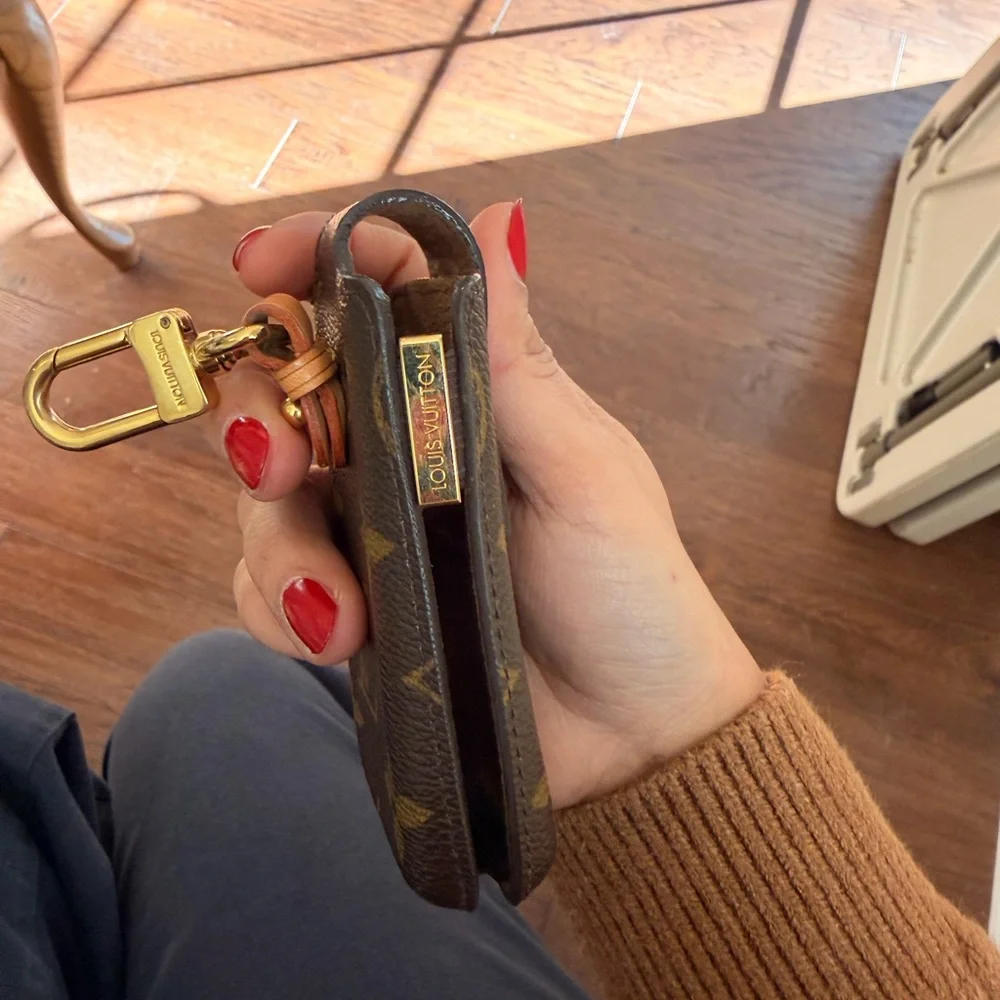 Vintage Louis Vuitton Cell Phone Case With Gold Clip - Picture 3 of 6